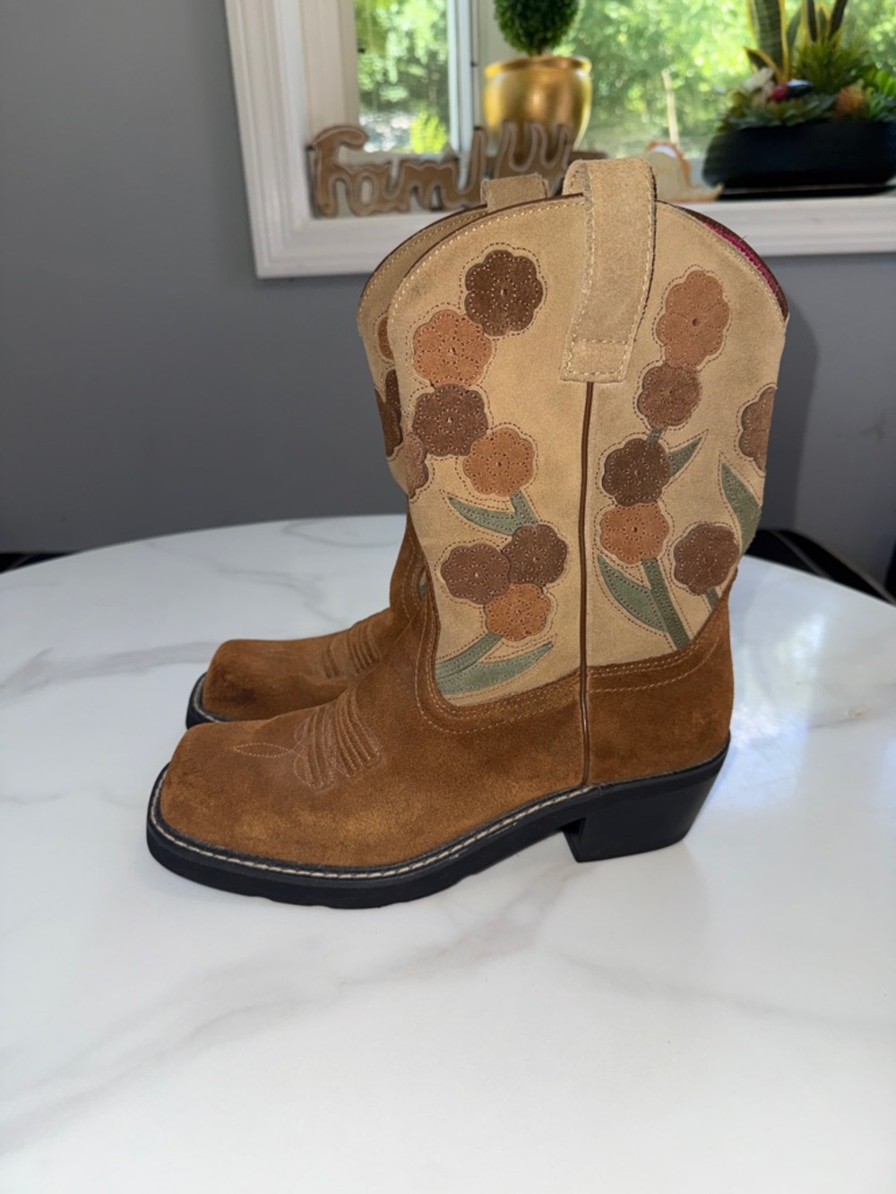 Ariat cowboy boots - Picture 3 of 12